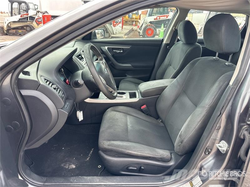 Nissan Altima S Automobile Avtomobili