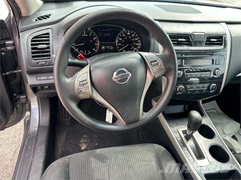 Nissan Altima S Automobile Avtomobili