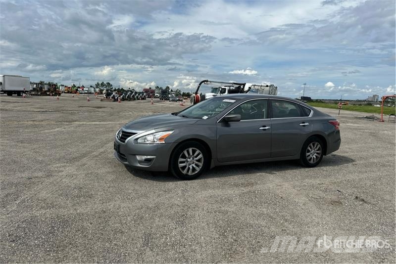 Nissan Altima S Automobile Avtomobili