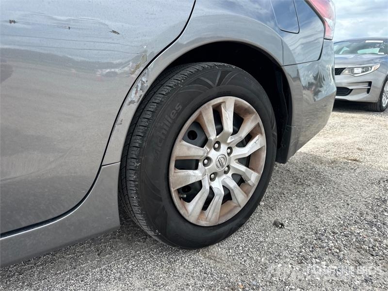 Nissan Altima S Automobile Avtomobili