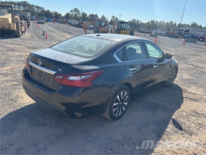 Nissan Altima SL Automobile PKWs