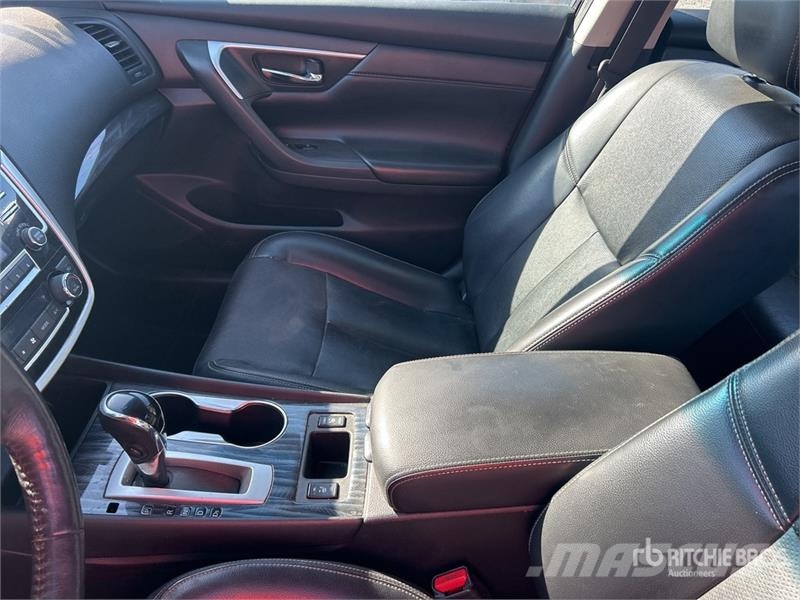 Nissan Altima SL Automobile PKWs