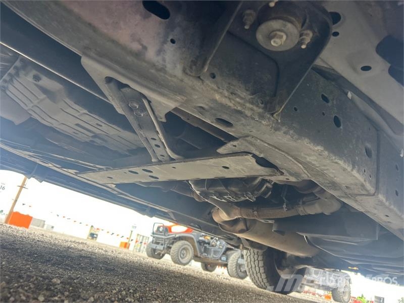 Nissan Armada Samochody osobowe