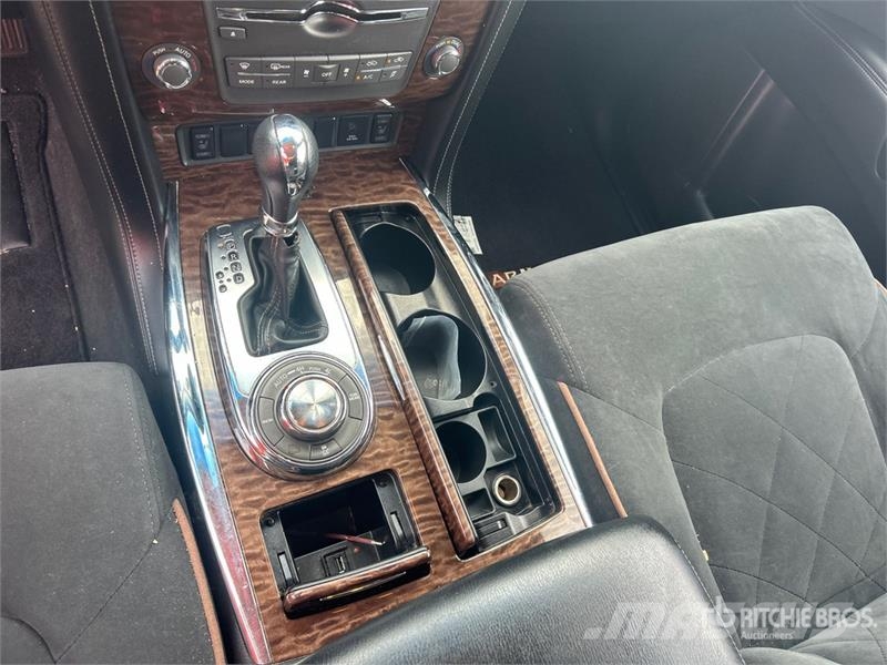 Nissan Armada Samochody osobowe