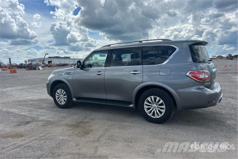 Nissan Armada Samochody osobowe