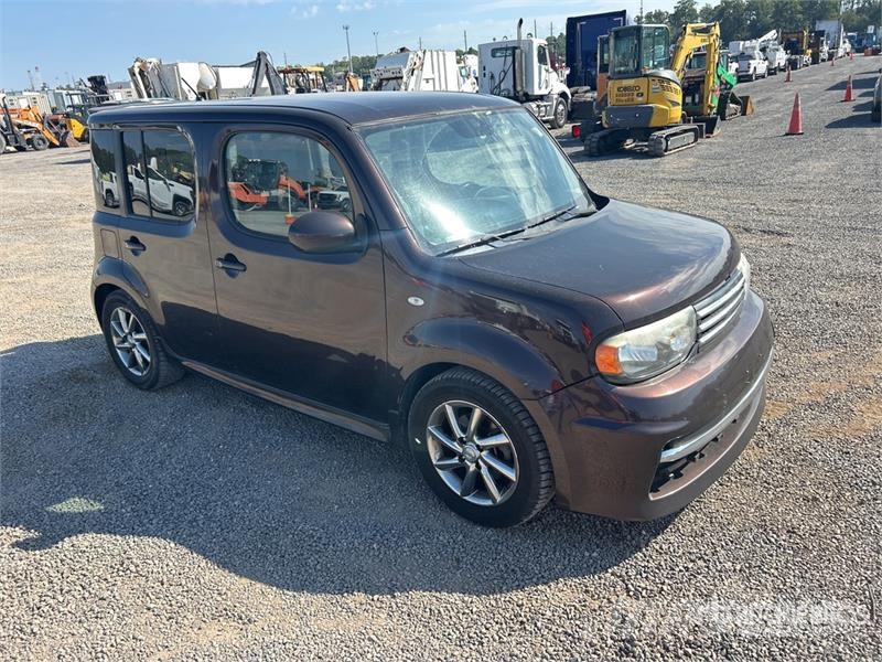 Nissan Cube Krom Automobile Avtomobili