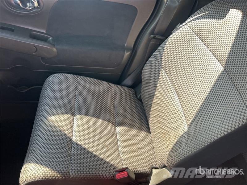 Nissan Cube Krom Automobile Avtomobili