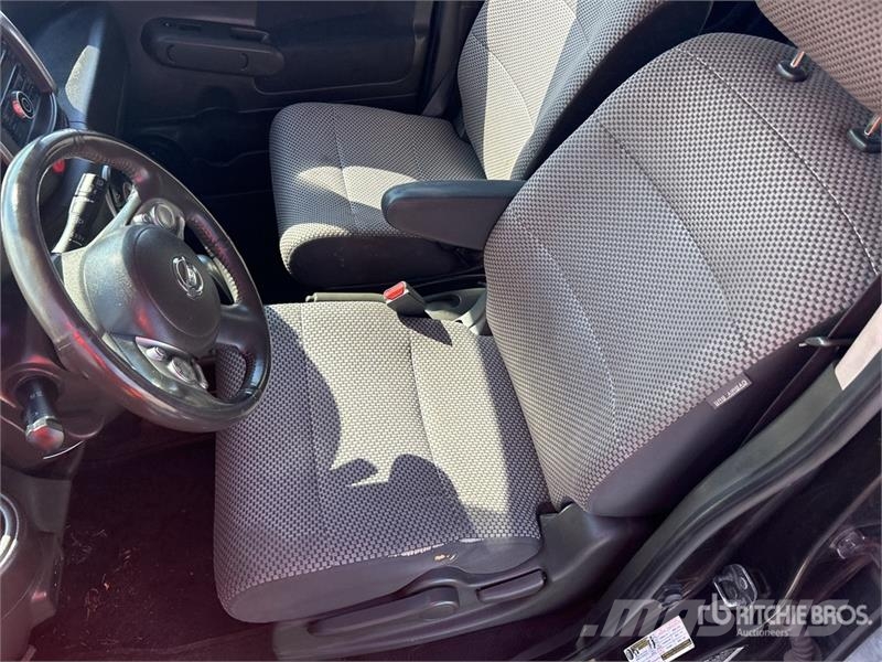 Nissan Cube Krom Automobile Avtomobili