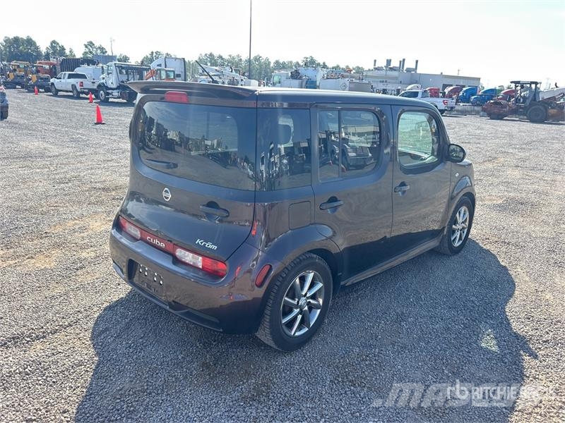 Nissan Cube Krom Automobile Avtomobili