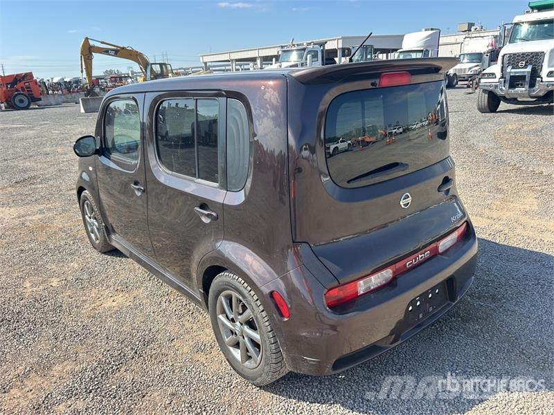 Nissan Cube Krom Automobile Avtomobili