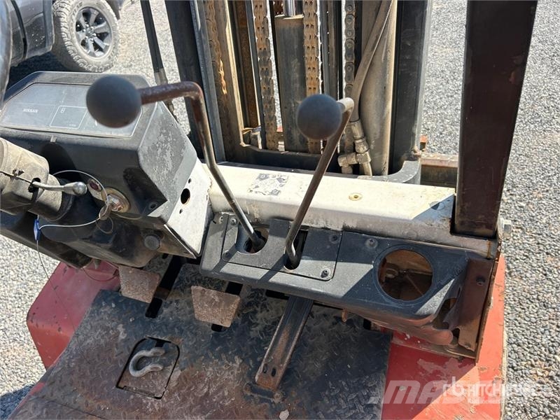 Nissan CUGJ02F35PV 6725 lb Cushion Tire Forklift Kahveltõstukid - muud
