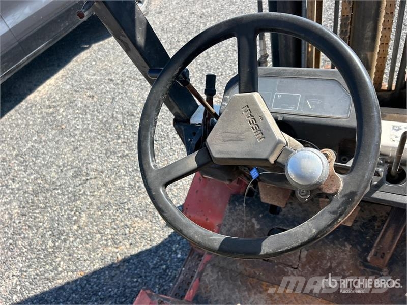 Nissan CUGJ02F35PV 6725 lb Cushion Tire Forklift Kahveltõstukid - muud