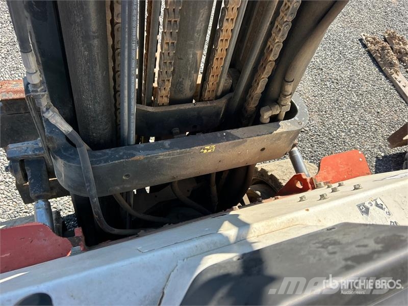 Nissan CUGJ02F35PV 6725 lb Cushion Tire Forklift Kahveltõstukid - muud