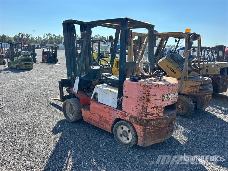 Nissan CUGJ02F35PV 6725 lb Cushion Tire Forklift Kahveltõstukid - muud