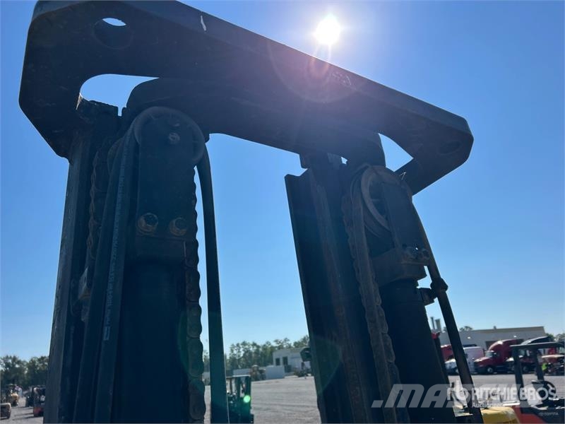 Nissan CUGJ02F35PV 6725 lb Cushion Tire Forklift Kahveltõstukid - muud
