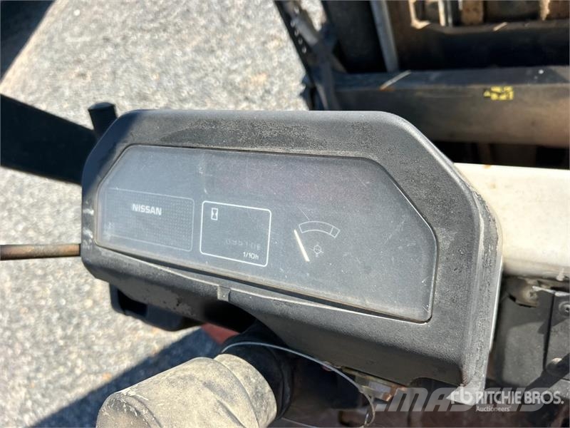Nissan CUGJ02F35PV 6725 lb Cushion Tire Forklift Kahveltõstukid - muud