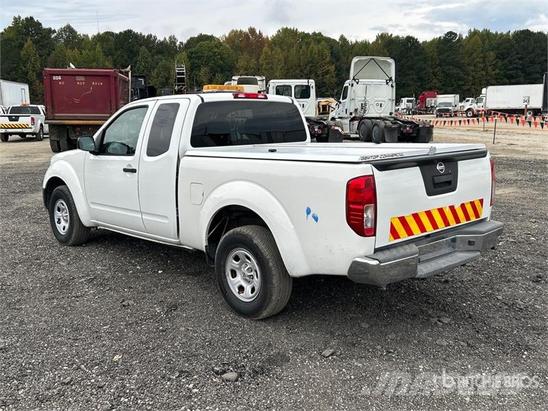 Nissan Frontier 4x2 Extended Cab Pickup Andere Transporter