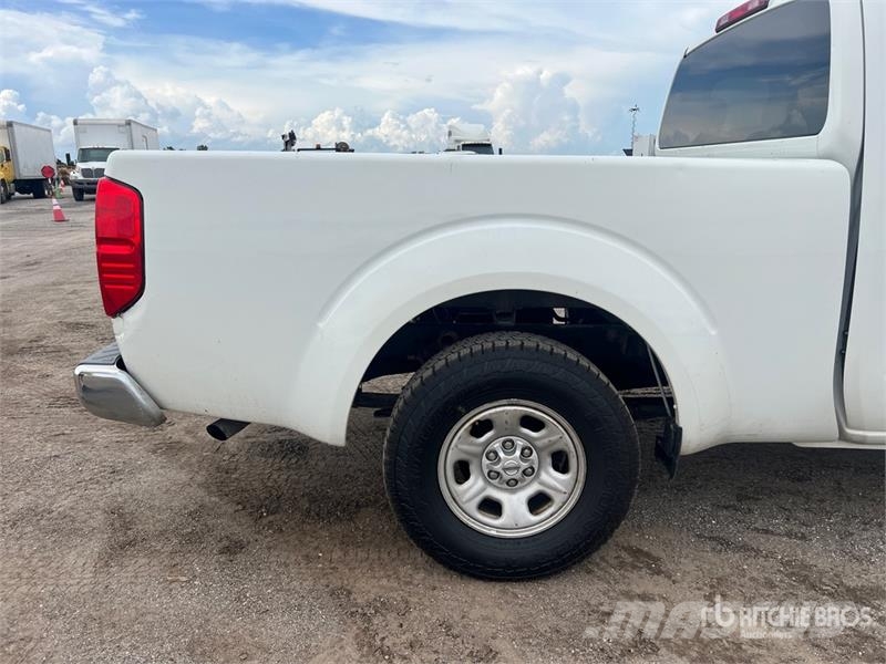 Nissan Frontier 4x2 Extended Cab Pickup Andere Transporter