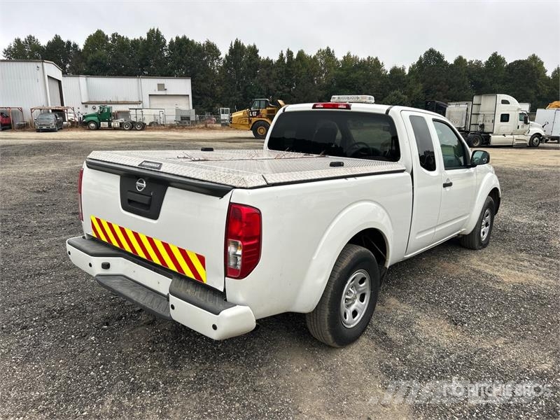 Nissan Frontier 4x2 Extended Cab Pickup Andere Transporter