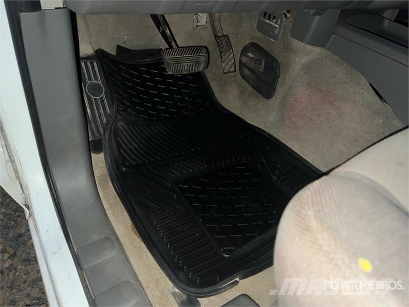 Nissan Frontier 4x2 Extended Cab Pickup Други