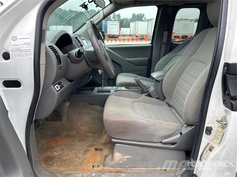 Nissan Frontier 4x2 Extended Cab Pickup Andere Transporter