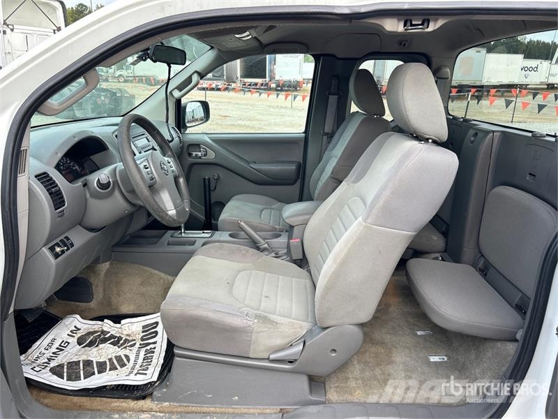Nissan Frontier 4x2 Extended Cab Pickup Andere Transporter