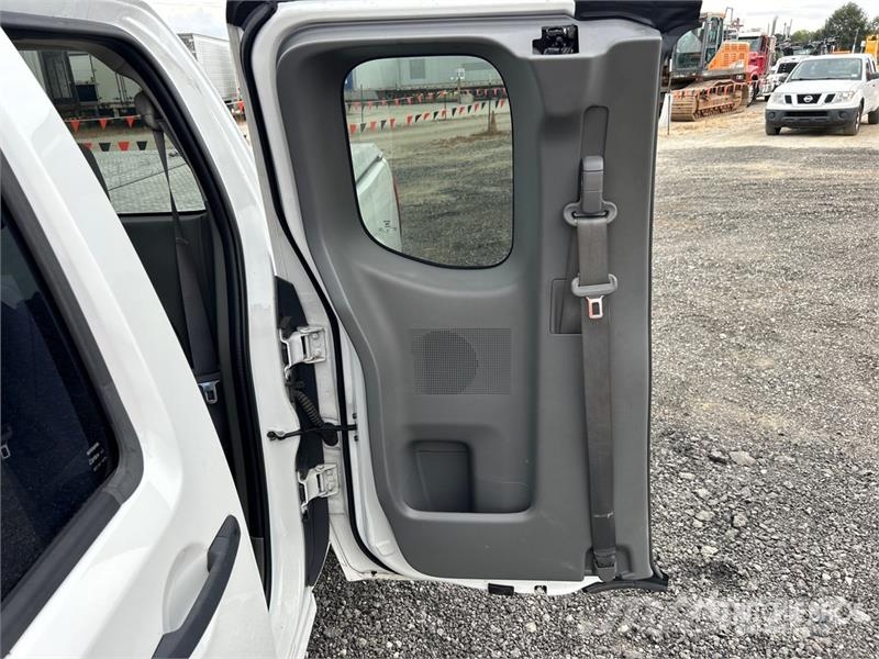 Nissan Frontier 4x2 Extended Cab Pickup Andere Transporter