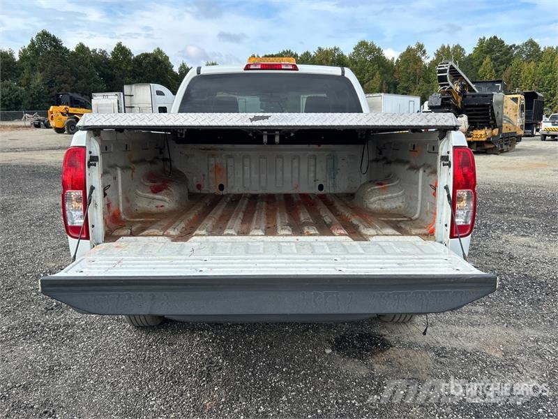 Nissan Frontier 4x2 Extended Cab Pickup Andere Transporter