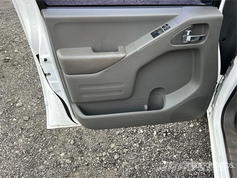 Nissan Frontier 4x2 Extended Cab Pickup Andere Transporter