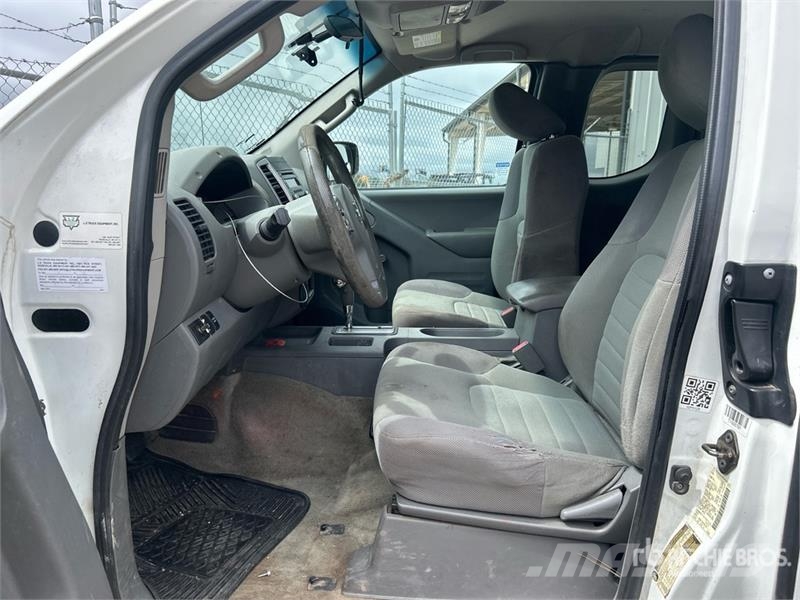 Nissan Frontier 4x2 Extended Cab Pickup Egyéb