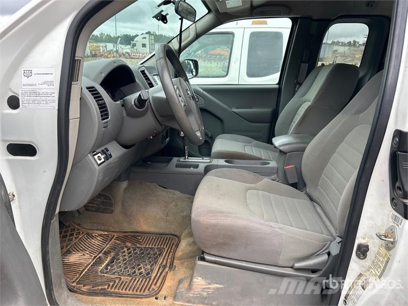 Nissan Frontier 4x2 Extended Cab Pickup Egyéb