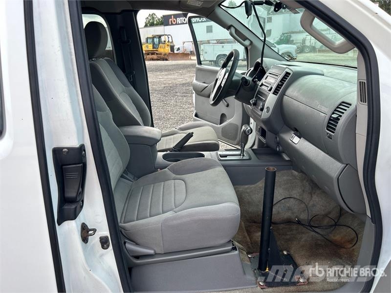 Nissan Frontier 4x2 Extended Cab Pickup Andere Transporter