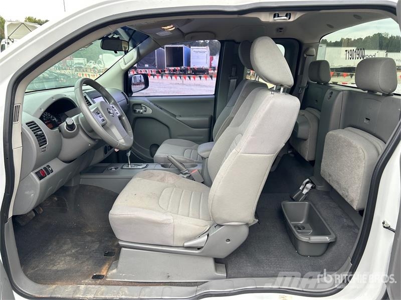 Nissan Frontier 4x2 Extended Cab Pickup Andere Transporter