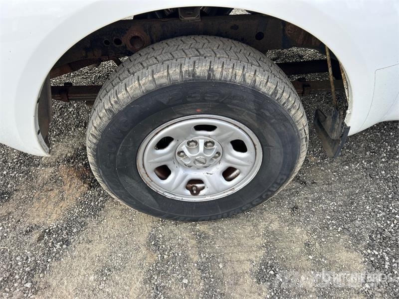 Nissan Frontier 4x2 Extended Cab Pickup Andere Transporter