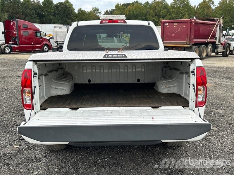 Nissan Frontier 4x2 Extended Cab Pickup Andere Transporter