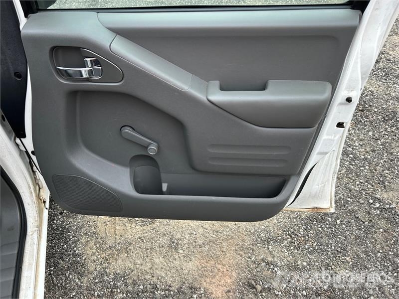 Nissan Frontier 4x2 Extended Cab Pickup Andere Transporter