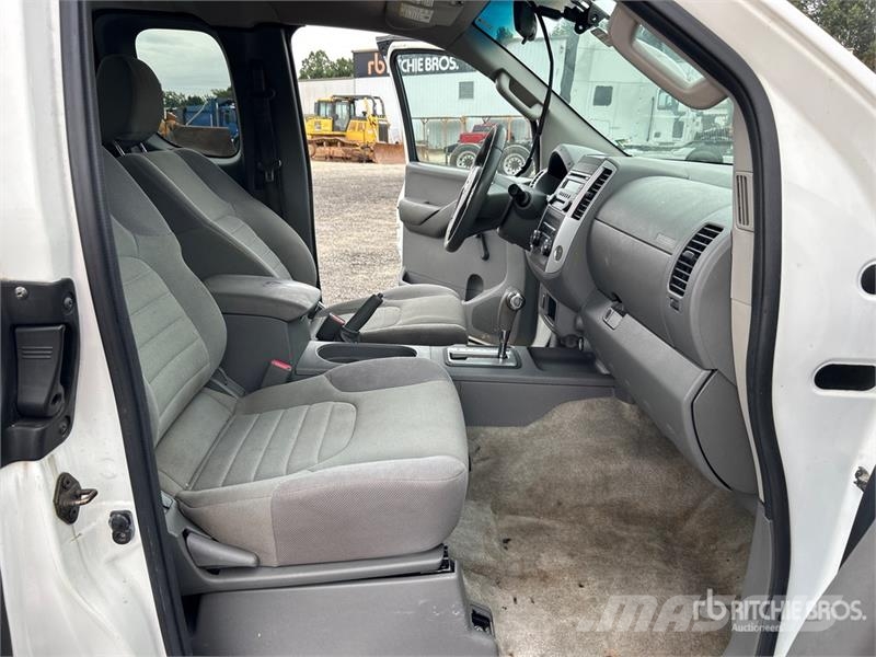 Nissan Frontier 4x2 Extended Cab Pickup Andere Transporter