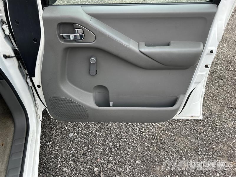 Nissan Frontier 4x2 Extended Cab Pickup Andere Transporter