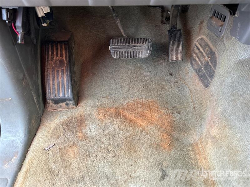 Nissan Frontier 4x2 Extended Cab Pickup Andere Transporter