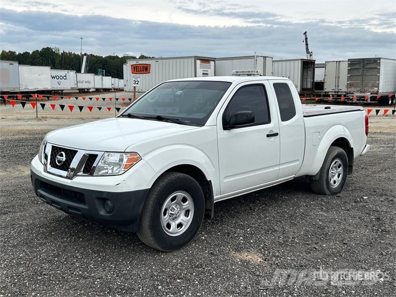 Nissan Frontier 4x2 Extended Cab Pickup Andere Transporter