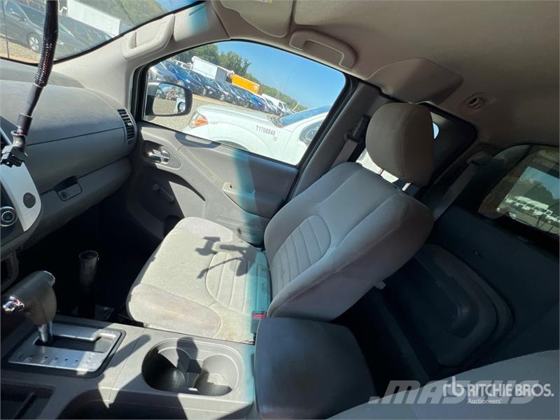 Nissan Frontier 4x2 Extended Cab Pickup Прочие фургоны