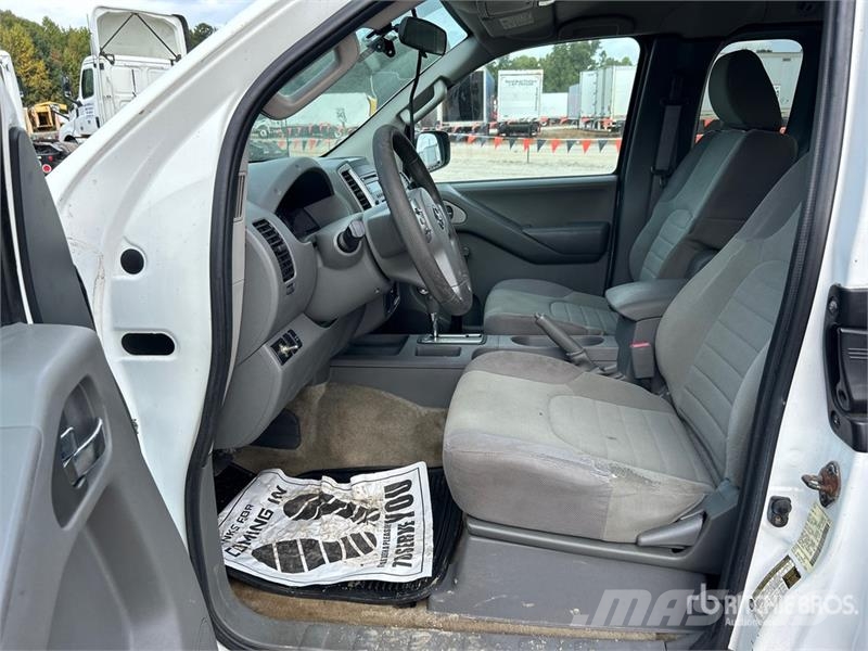 Nissan Frontier 4x2 Extended Cab Pickup Andere Transporter