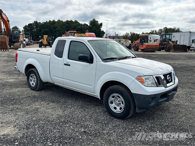 Nissan Frontier 4x2 Extended Cab Pickup Andere Transporter