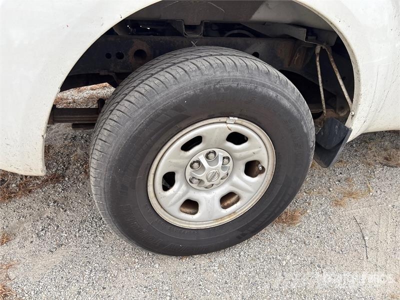Nissan Frontier 4x2 Extended Cab Pickup Ostalo