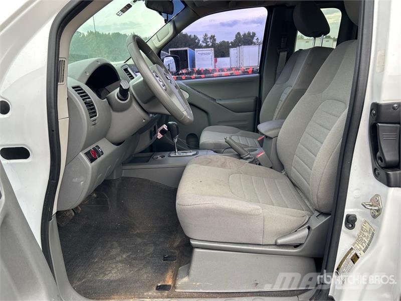 Nissan Frontier 4x2 Extended Cab Pickup Andere Transporter