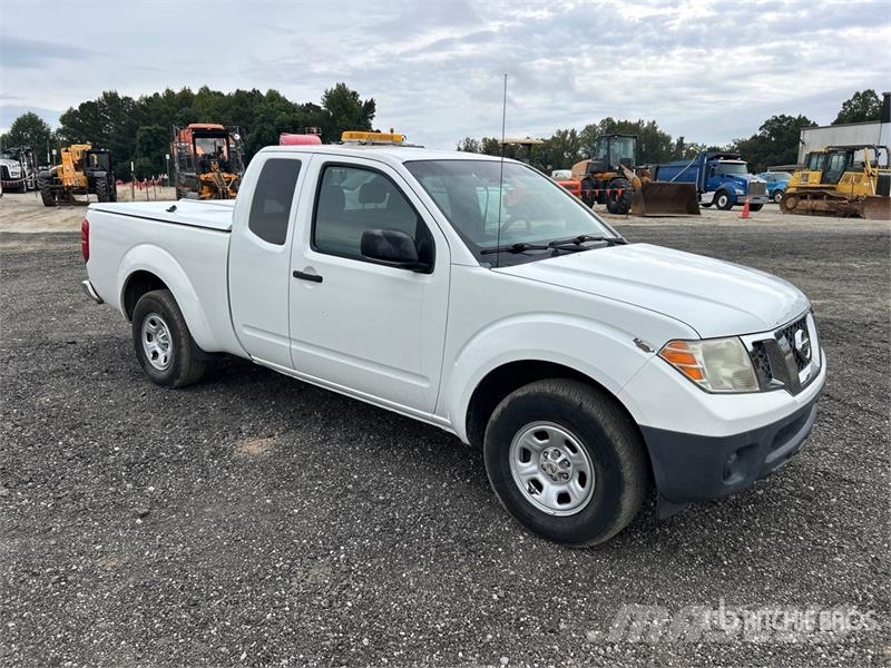 Nissan Frontier 4x2 Extended Cab Pickup Andere Transporter