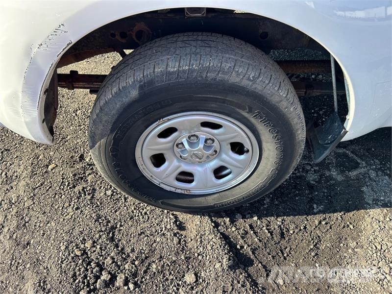 Nissan Frontier 4x2 Extended Cab Pickup Drugi