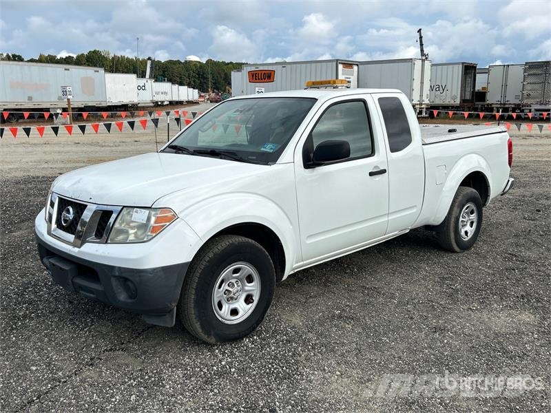 Nissan Frontier 4x2 Extended Cab Pickup Andere Transporter