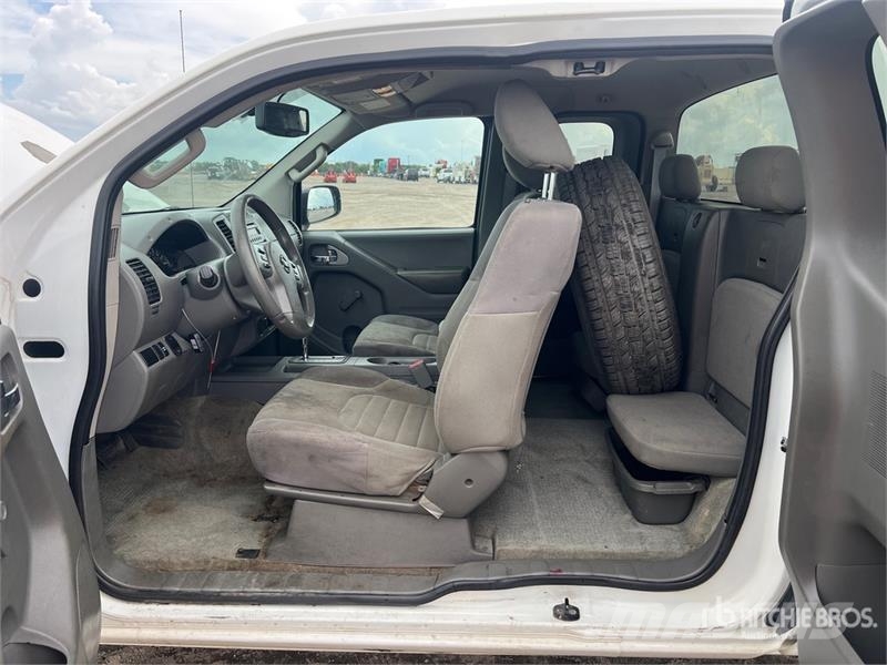 Nissan Frontier 4x2 Extended Cab Pickup Andere Transporter