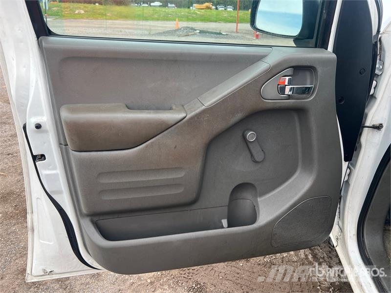 Nissan Frontier 4x2 Extended Cab Pickup Andere Transporter
